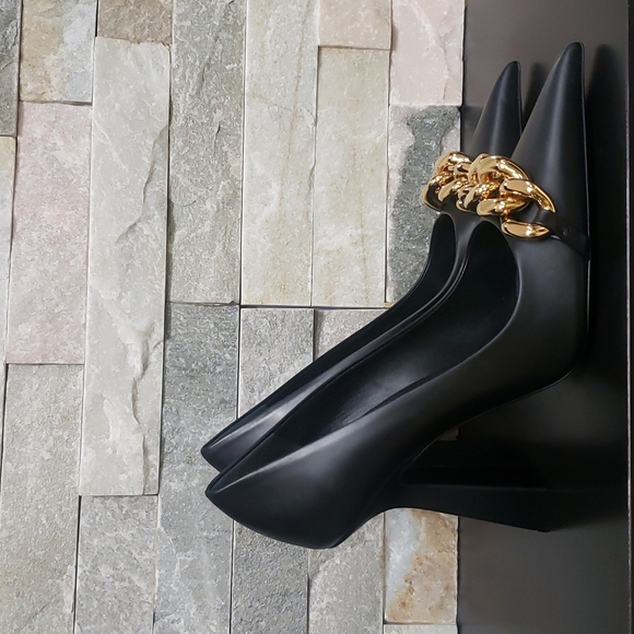 Versace Medusa Embellished Leather Pumps - Picture 5 of 12